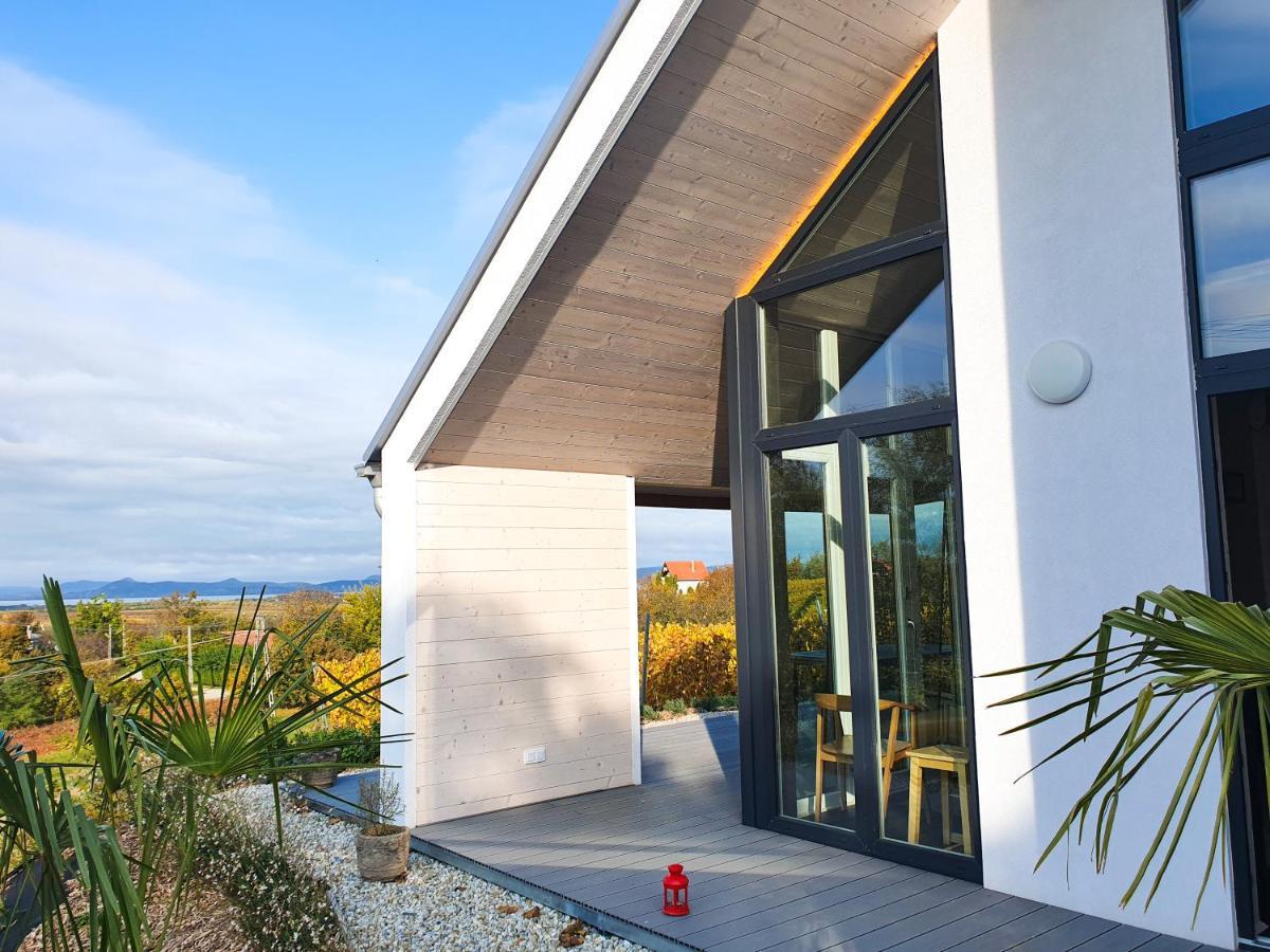 Wine & Space Lodge At Lake Balaton Balatonlelle Exterior foto