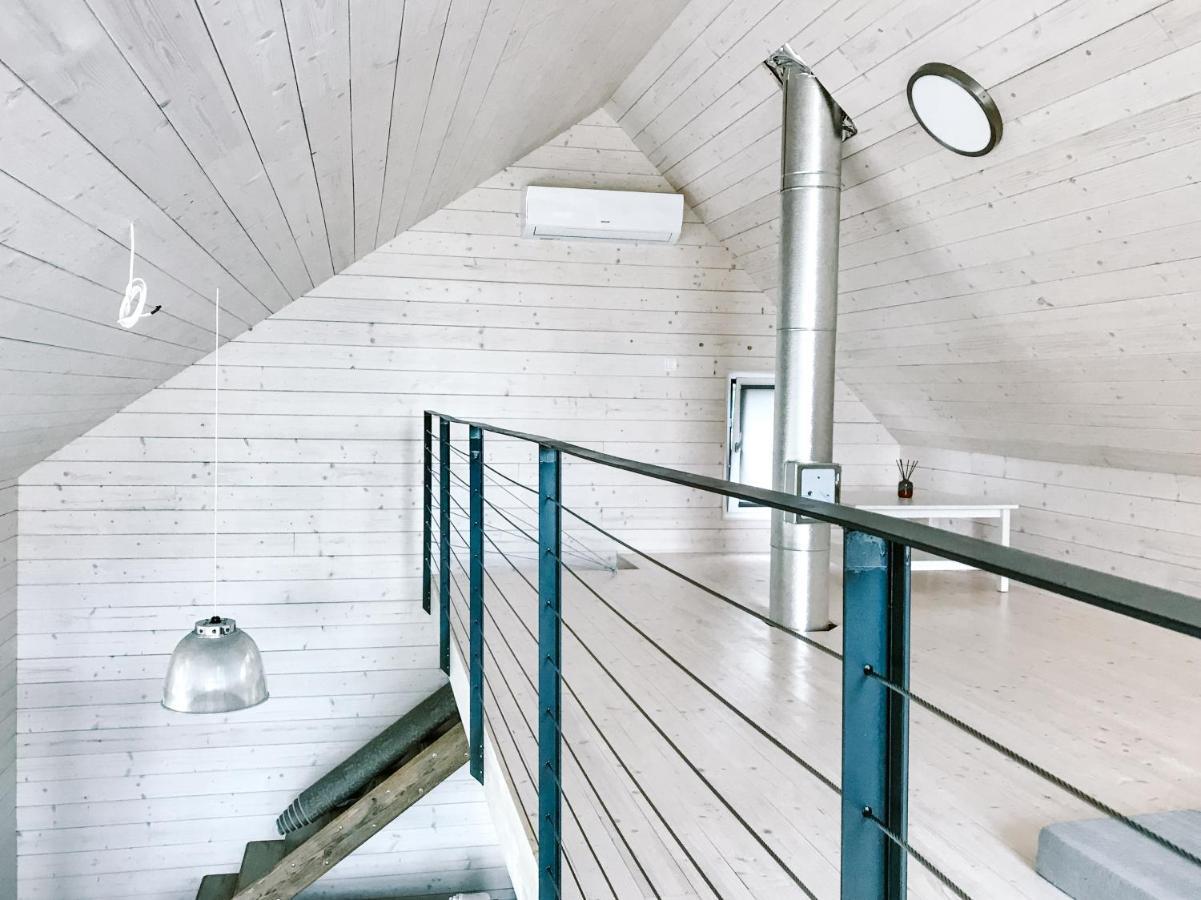 Wine & Space Lodge At Lake Balaton Balatonlelle Exterior foto